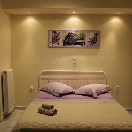 Cozy Studio Apartment In Pireus Bagian luar foto