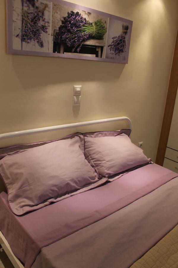 Cozy Studio Apartment In Pireus Bagian luar foto