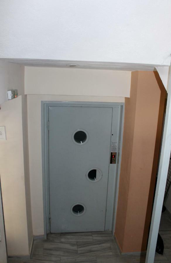 Cozy Studio Apartment In Pireus Bagian luar foto